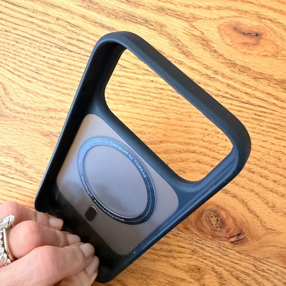 TORRAS for iPhone 17 Pro Case Shockproof Magnetic (Camera Control) - Picture 4 of 5